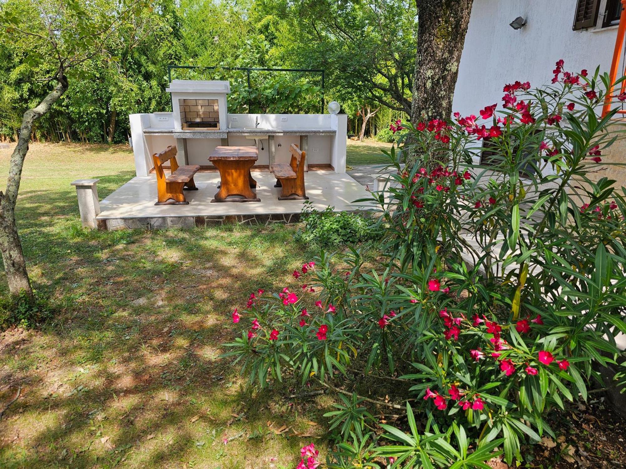 Villa Kucan Porat  Luaran gambar